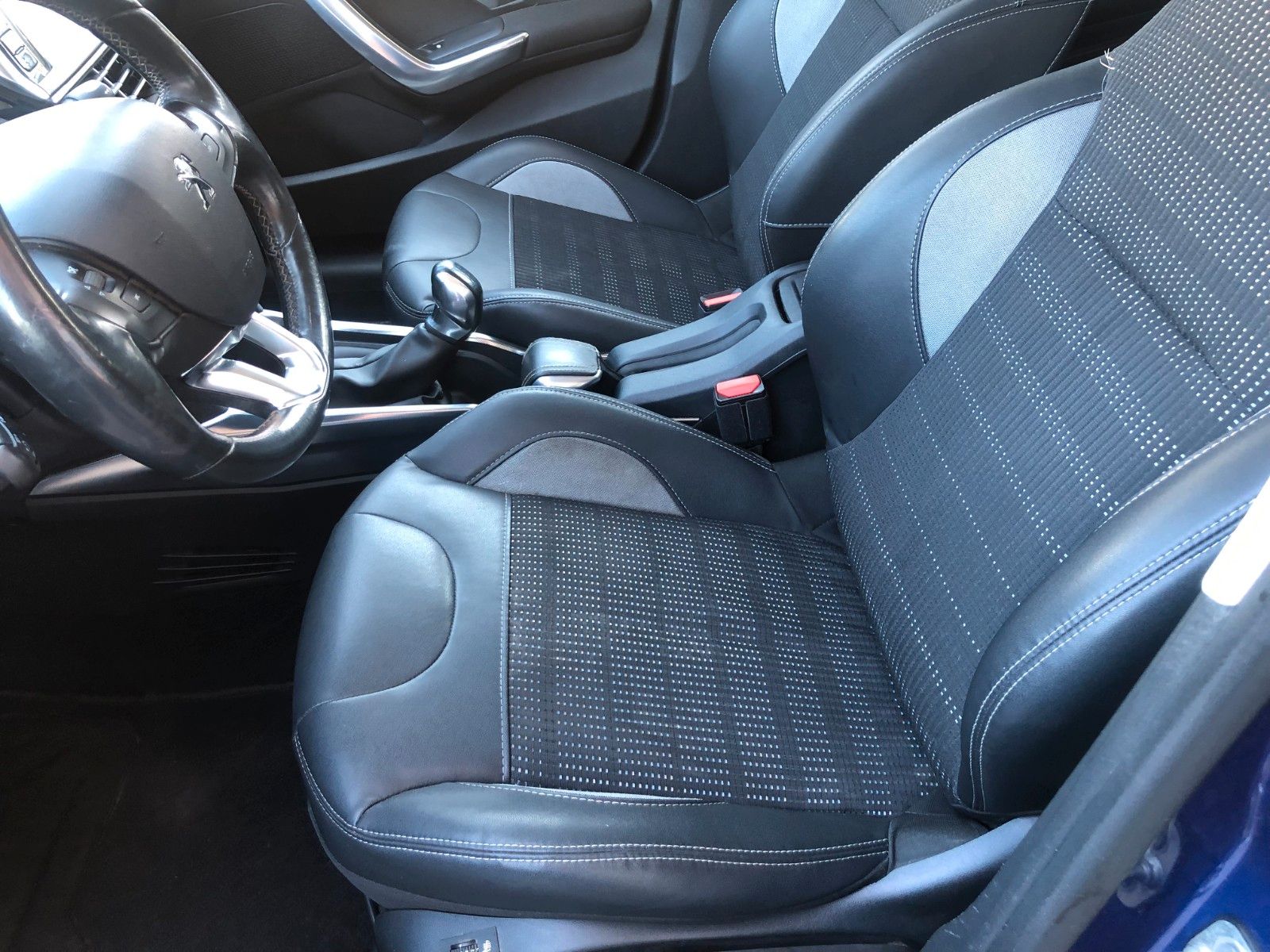 Fahrzeugabbildung Peugeot 2008 Allure Klimaautomatik Parkpilot