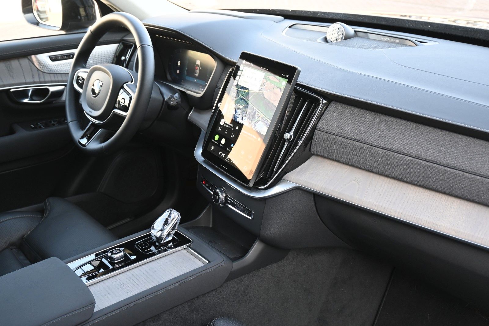 Fahrzeugabbildung Volvo XC90 T8 AWD Ultra Dark*STDHZG*360**LUFT*B&W*22"