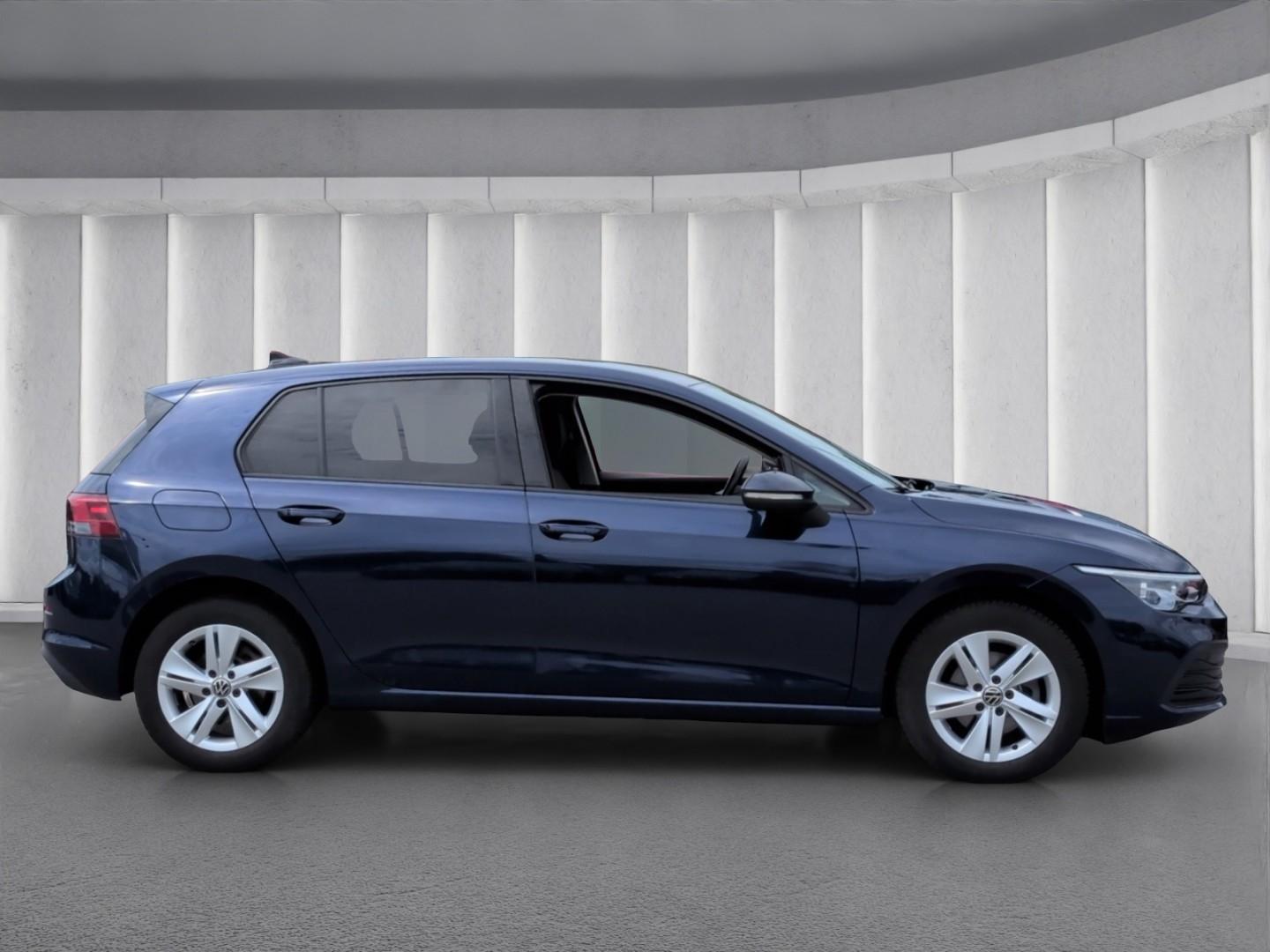 Volkswagen Golf VIII Life 1.5TSI*LED+ Navi R-Kam heizb.Lkr