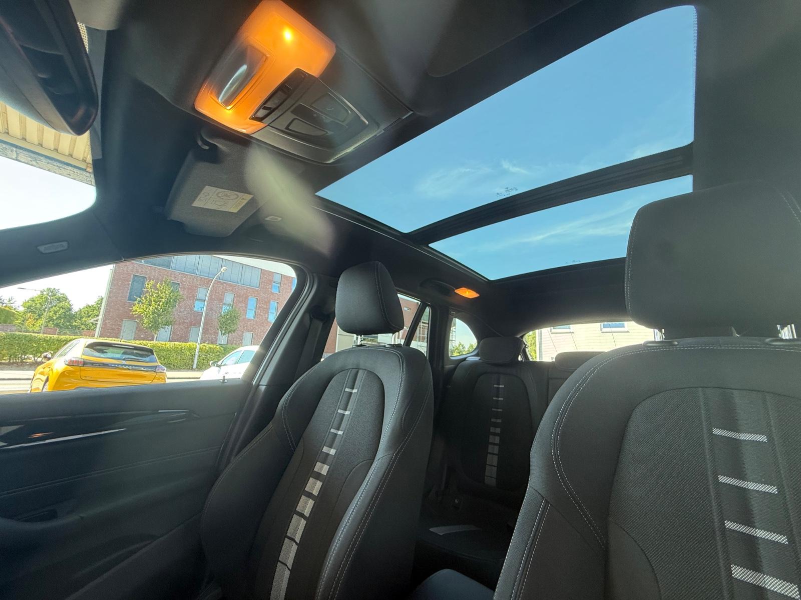 BMW X1 xDrive 20i Panorama / Head up / Kamera