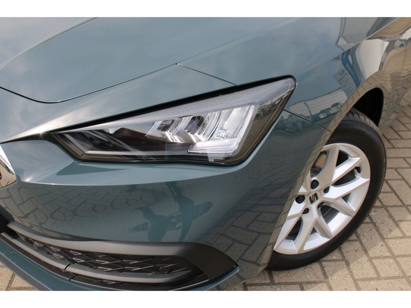 SEAT Leon 1.5 eTSI 110 kW Sportstourer Style DSG ACC - Image 25