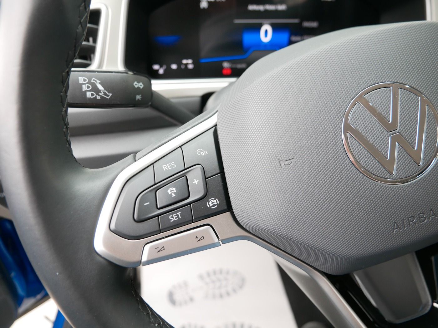 Fahrzeugabbildung Volkswagen T-Roc 1.5 TSI Move NEU40T Standheiz ACC SHZ+LHZ