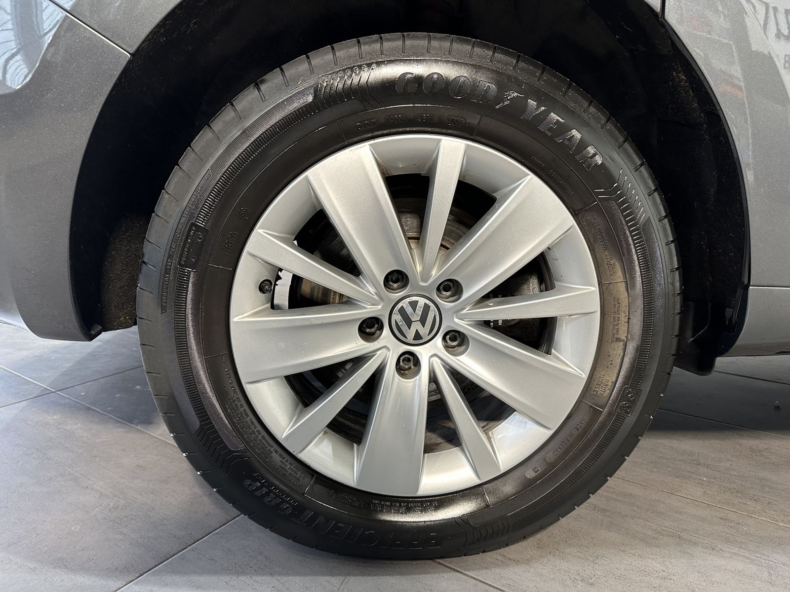 Fahrzeugabbildung Volkswagen Sharan 1.4 TSI DSG 7-Sitzer CL NAV+XEN+AHK+PANO