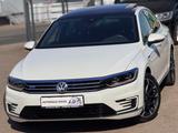 Volkswagen Passat Lim. GTE - Volkswagen Passat: GTE