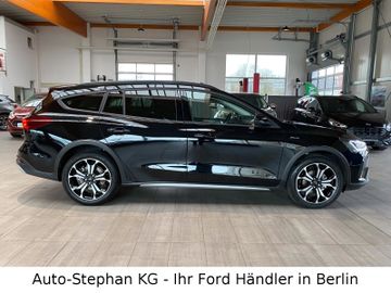 Fahrzeugabbildung Ford Focus Turnier Active X LED ACC Navi Kamera HUD