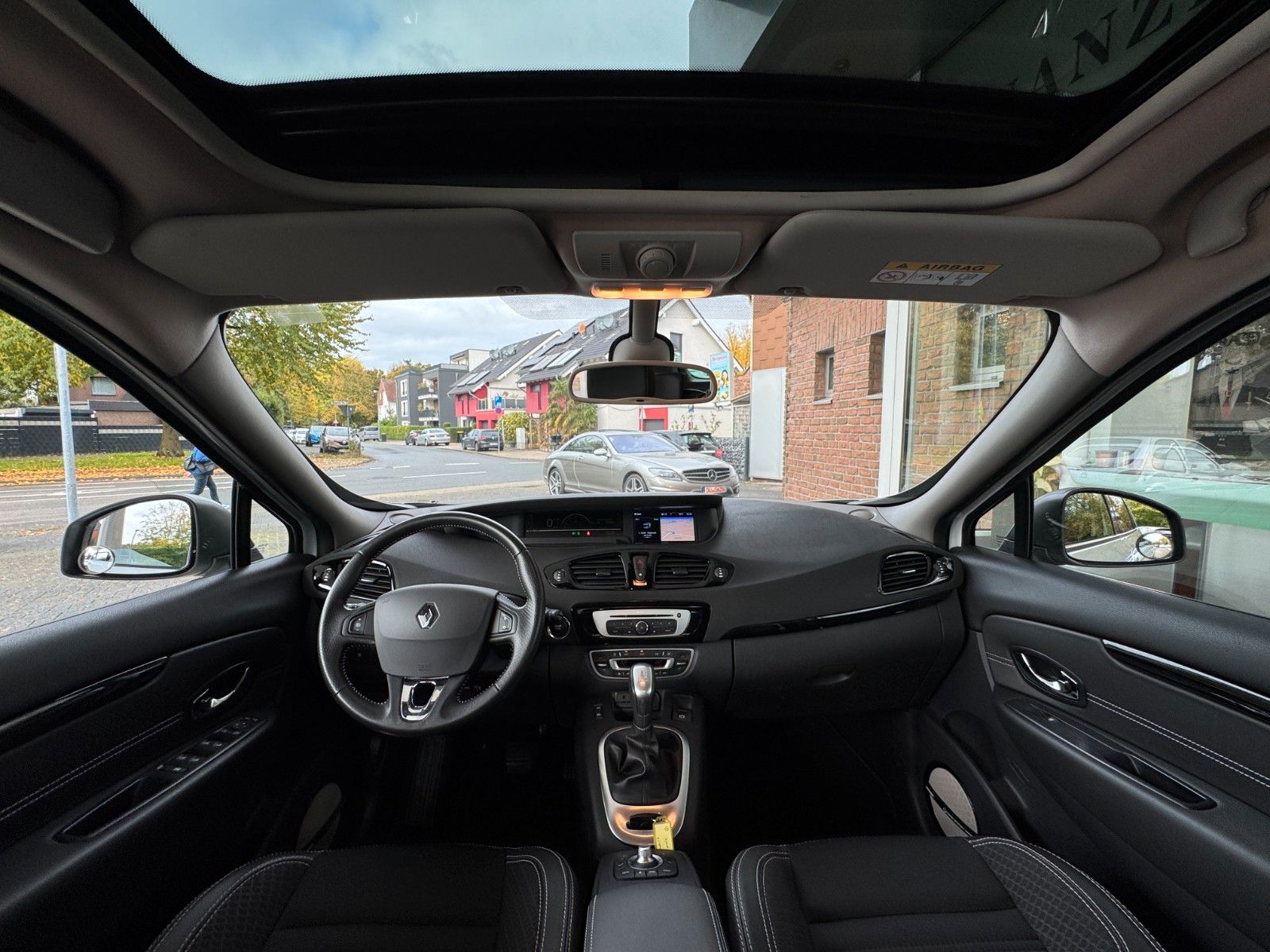 Fahrzeugabbildung Renault Scenic III BOSE Edition Autom. Navi/Panorama