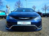 Chrysler Pacifica 3.6 Lang Limited / RSE / 8 Sitze / Navi - blaue Chrysler Pacifica