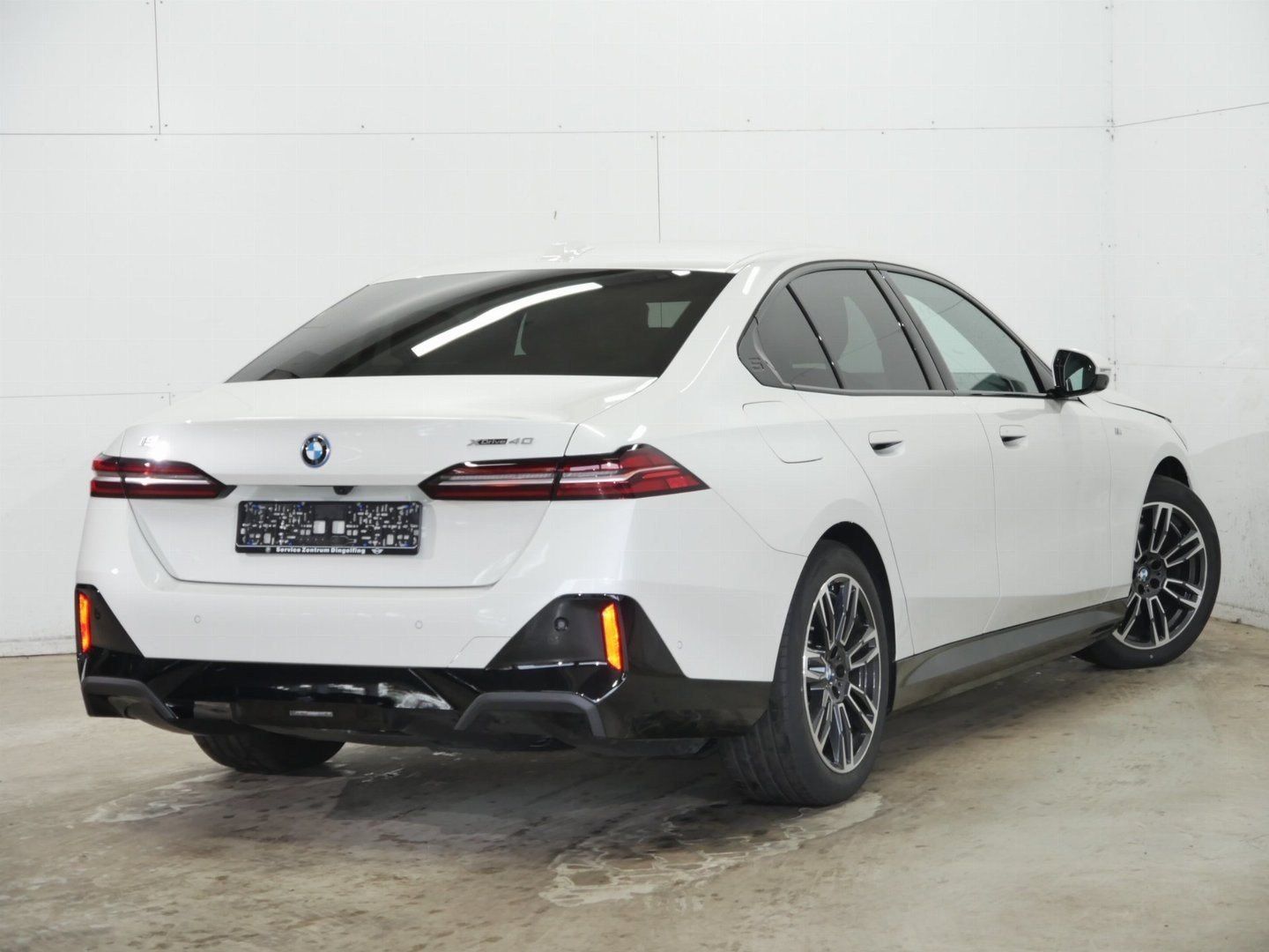 Fahrzeugabbildung BMW i5 xDrive40 M Sportpaket, Aktive Sitzbelüftung v