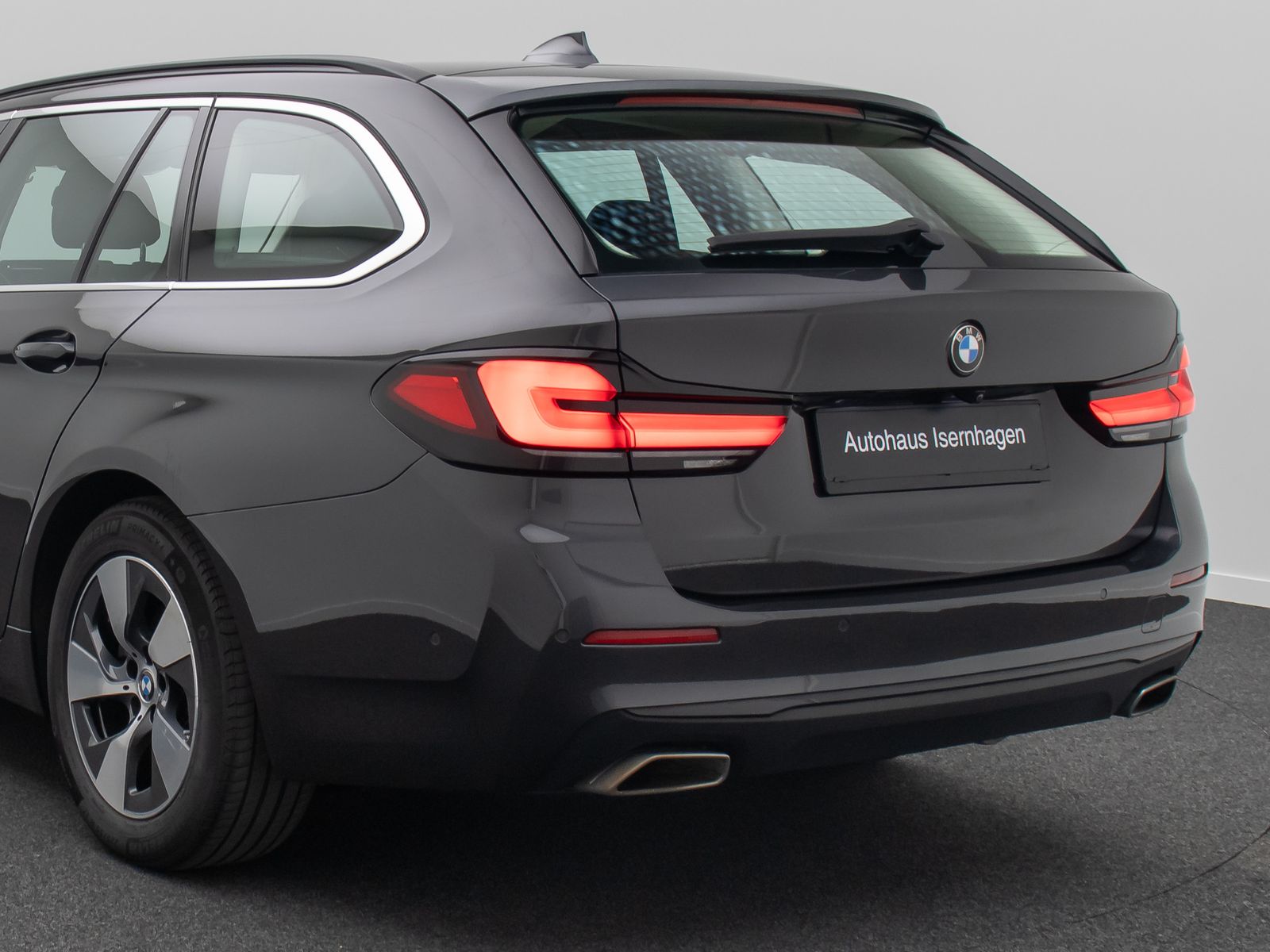 Fahrzeugabbildung BMW 520d xD  DAB Laser HUD Kamera AHK ALarm Komfort