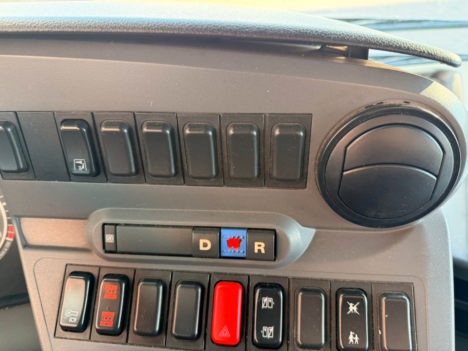 MERCEDES-BENZ  2014 - Image 13 of 32