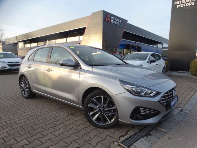 Hyundai i30 1.0 T-GDI Trend M/T *Navi*SHZ*LHZ