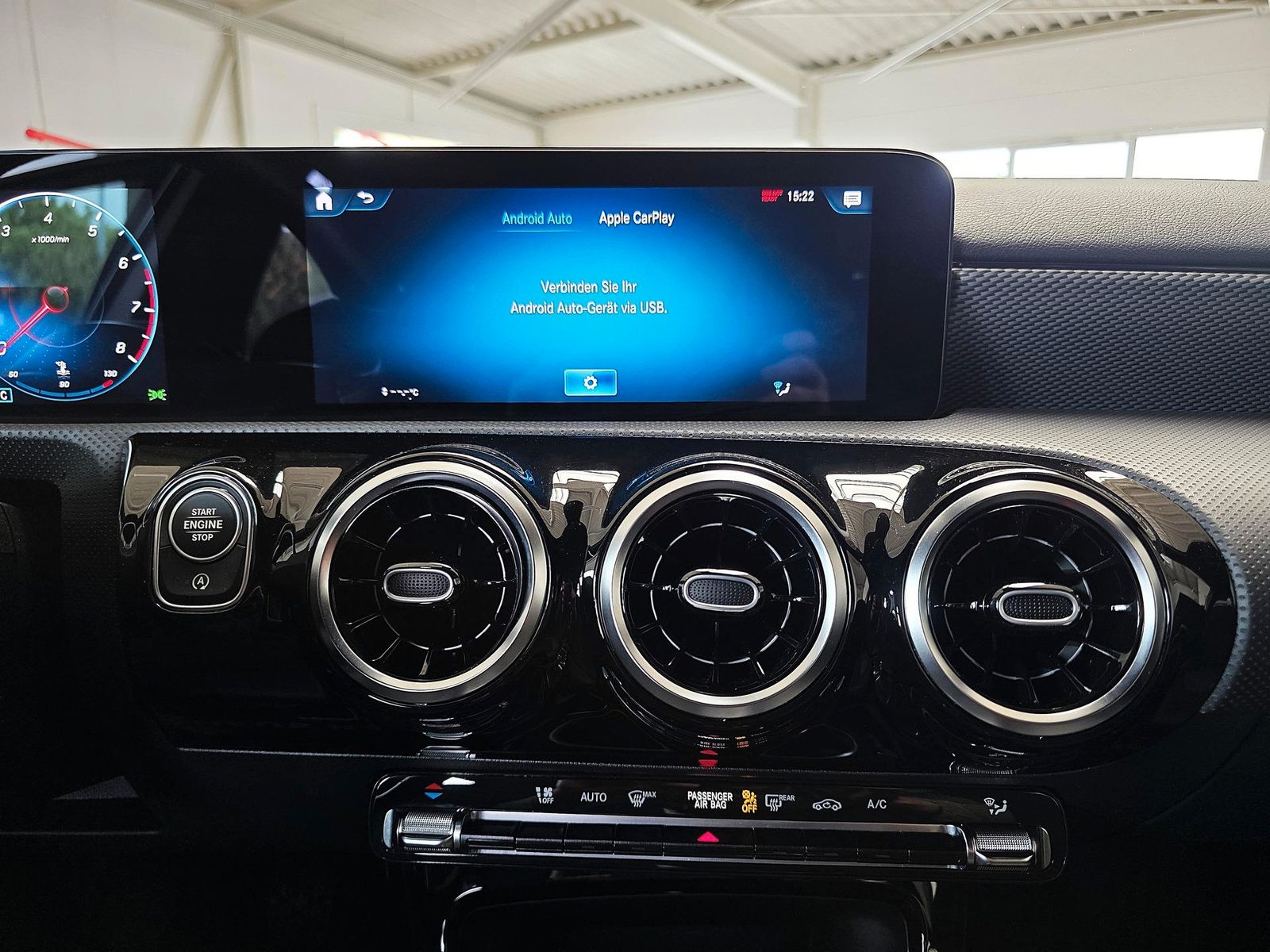 Fahrzeugabbildung Mercedes-Benz A 200 /LED/Navi/MBUX/DAB/VZE/Park-As./Induktion