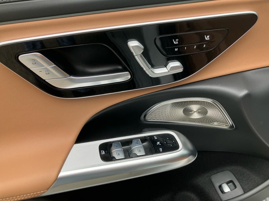 Fahrzeugabbildung Mercedes-Benz E 450 d 4M T AMG*Night*PanoD*Distr.*PDC*360°*AHK