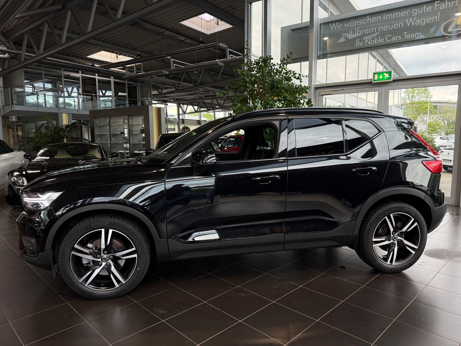 Fahrzeugabbildung Volvo XC40 R Design H/K ACC AHK KAM