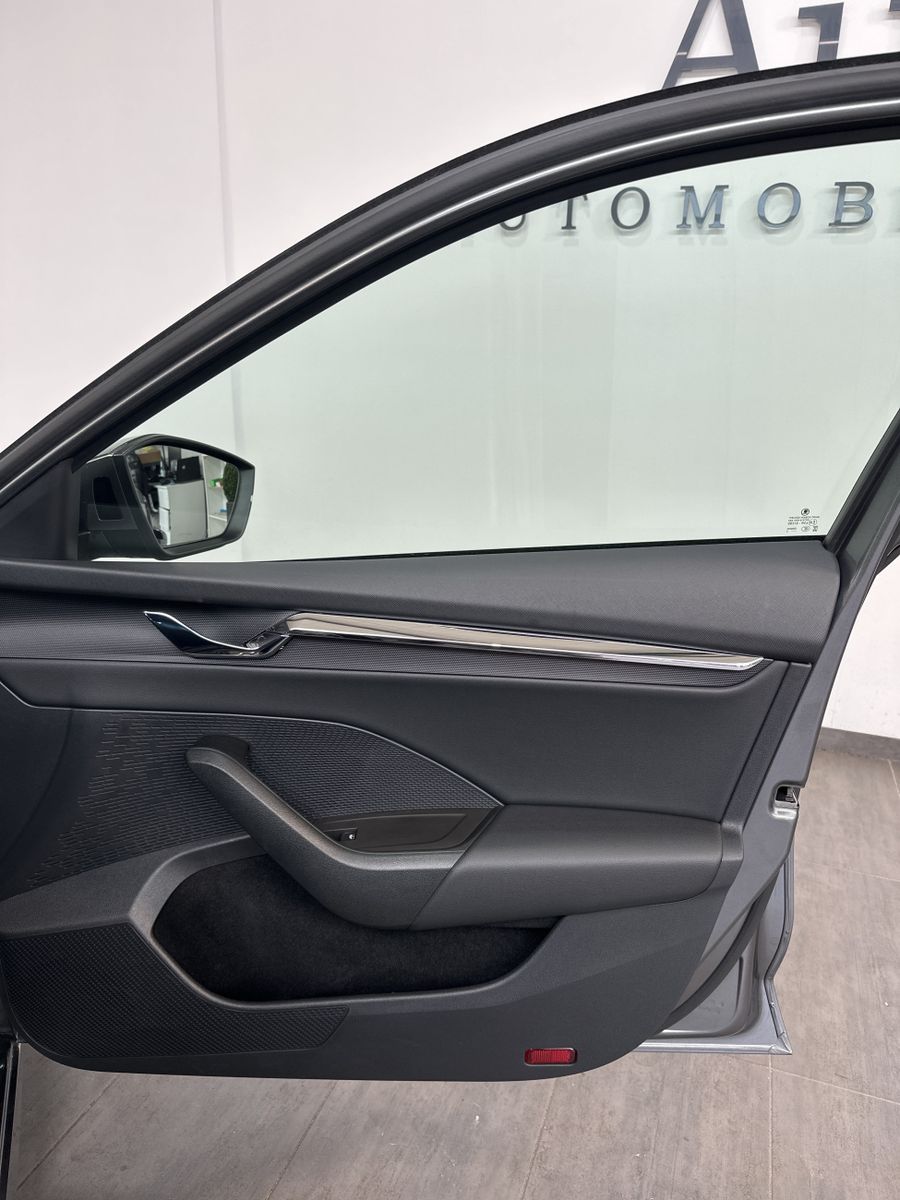 Fahrzeugabbildung SKODA Octavia Combi 2.0 TSI DSG 4x4 Style NAV+LED+AHK