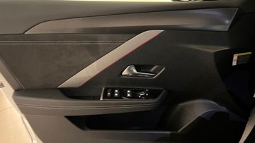 Fotografie 8 des Opel Astra Sports Tourer 1.2 Turbo AT Ultimate