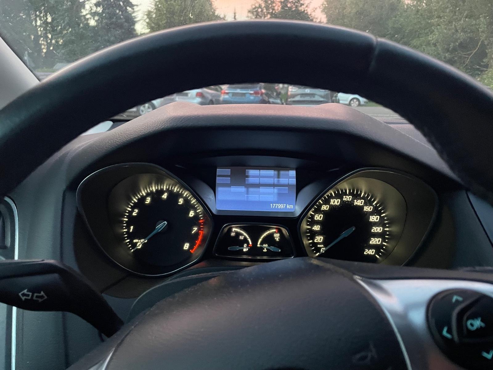 Ford Focus 2012 — photo 8