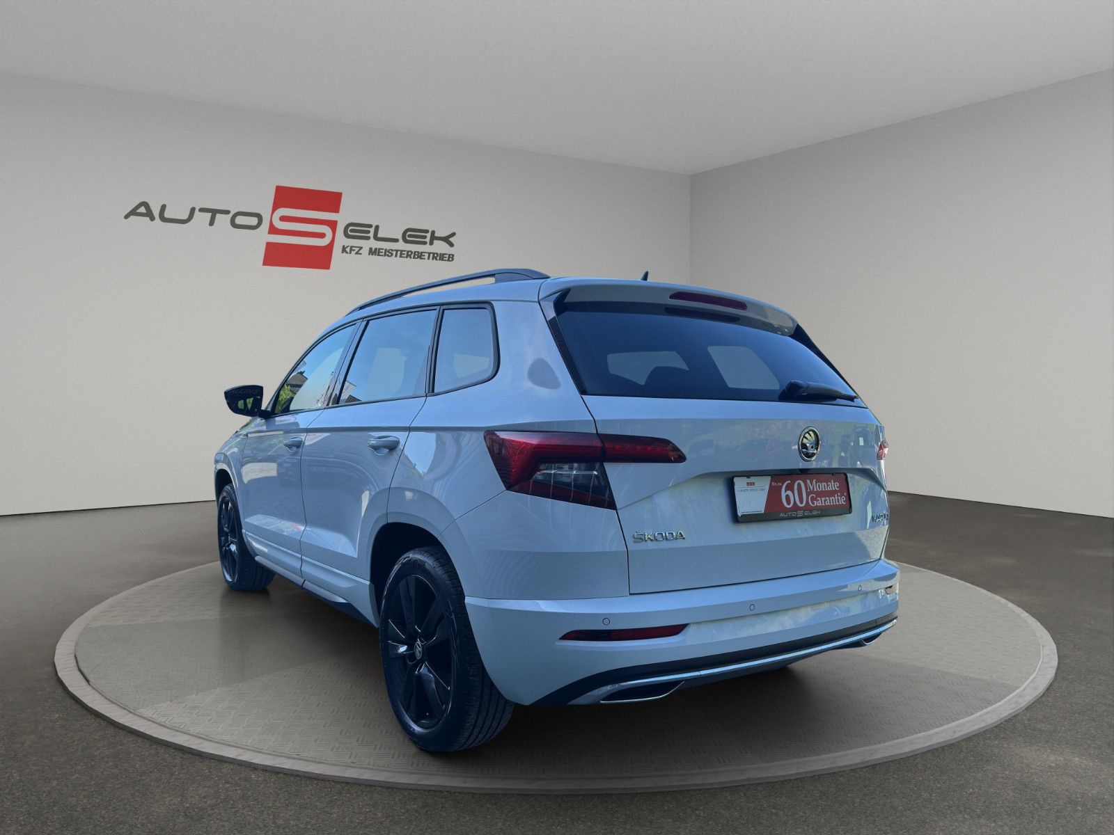 Fahrzeugabbildung SKODA KAROQ SPORTLINE DSG LED AHK APP KAMERA