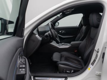 Fahrzeugabbildung BMW M340d xDr Hi-Fi M Sportfahrwerk Comfort Paket