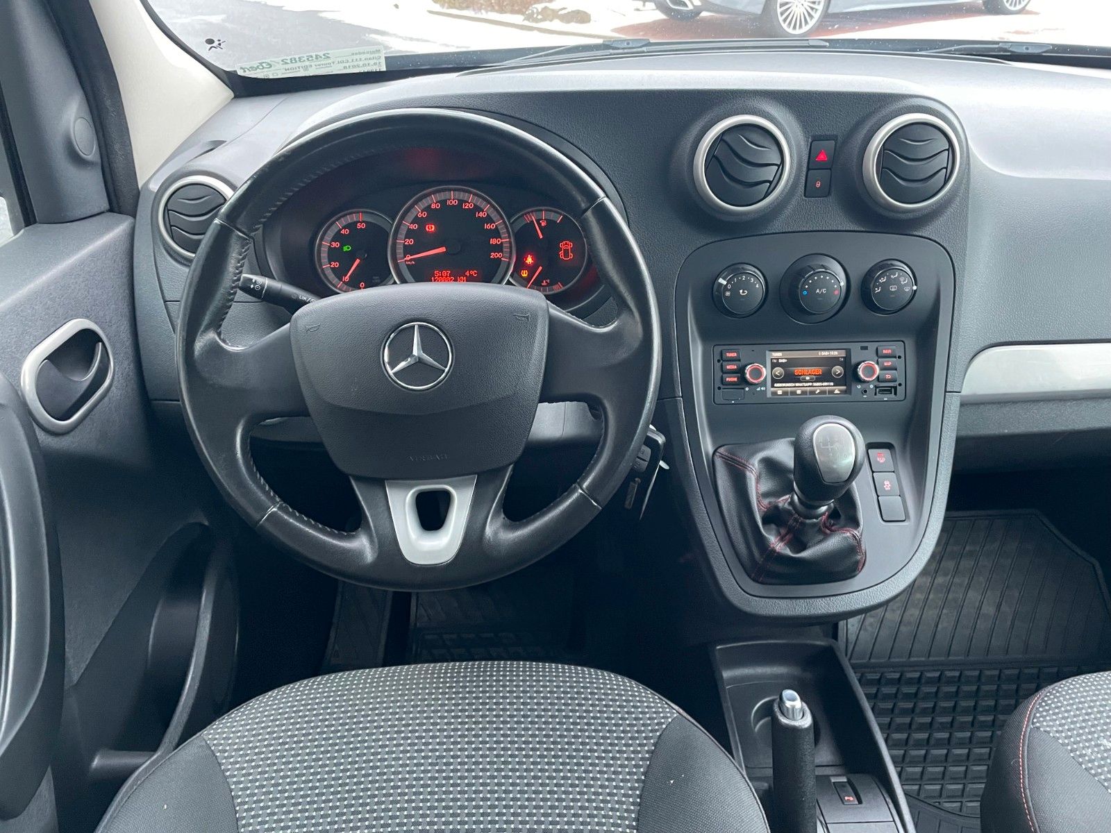 Fahrzeugabbildung Mercedes-Benz Citan 111 CDI Tourer AHK Navi Kamera SHZ