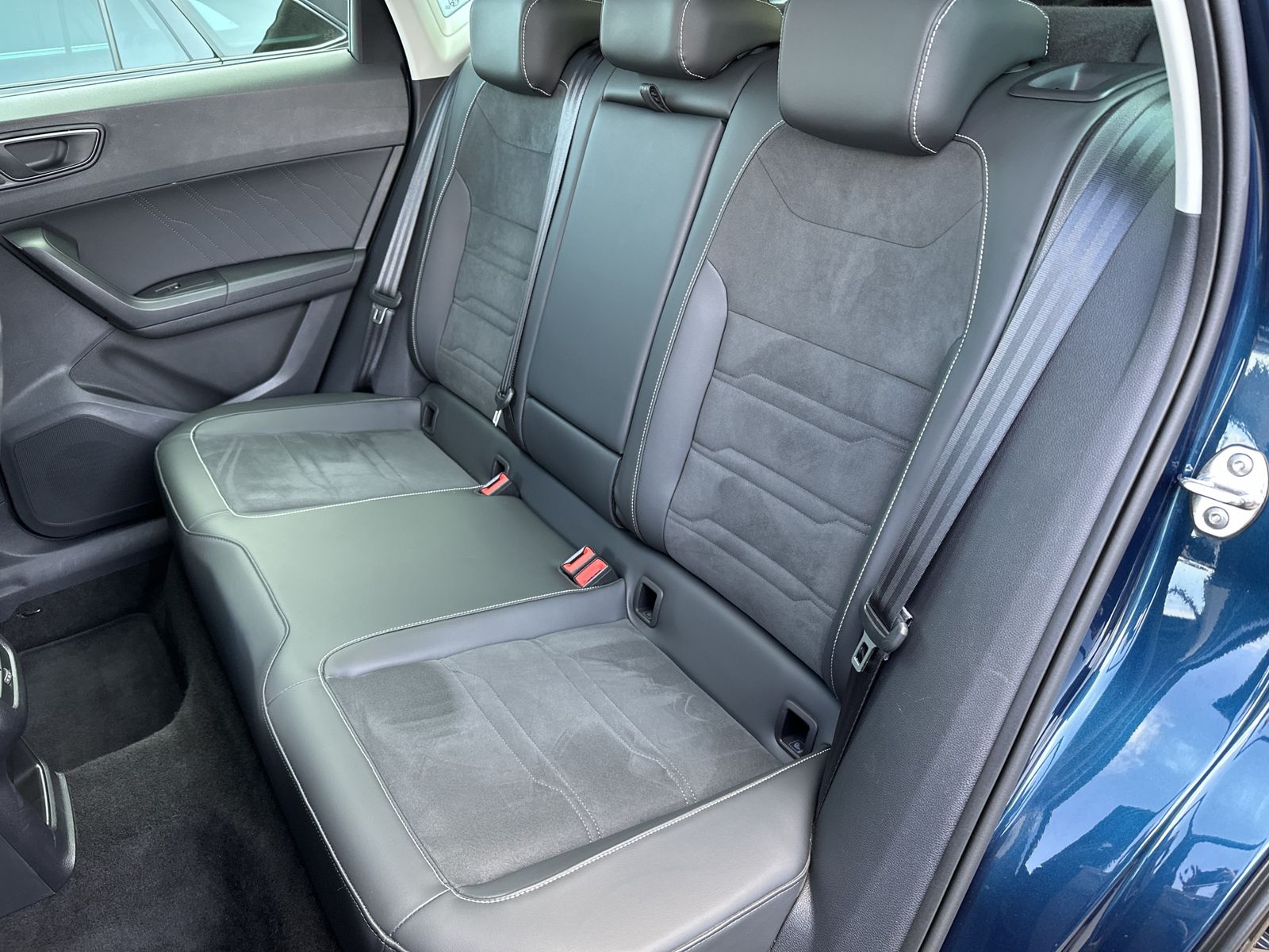 Fahrzeugabbildung SEAT Ateca 2.0 TDI DSG Xp NAV+LED+AHK+PANO+360°+ACC
