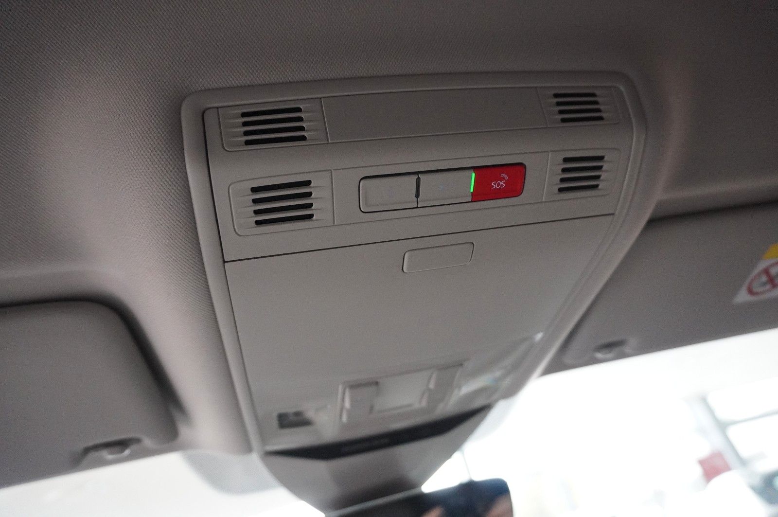 Fahrzeugabbildung Volkswagen Passat VARI. 2.0D R-LINE 4M NAVI/LED/KAMERA/AHK