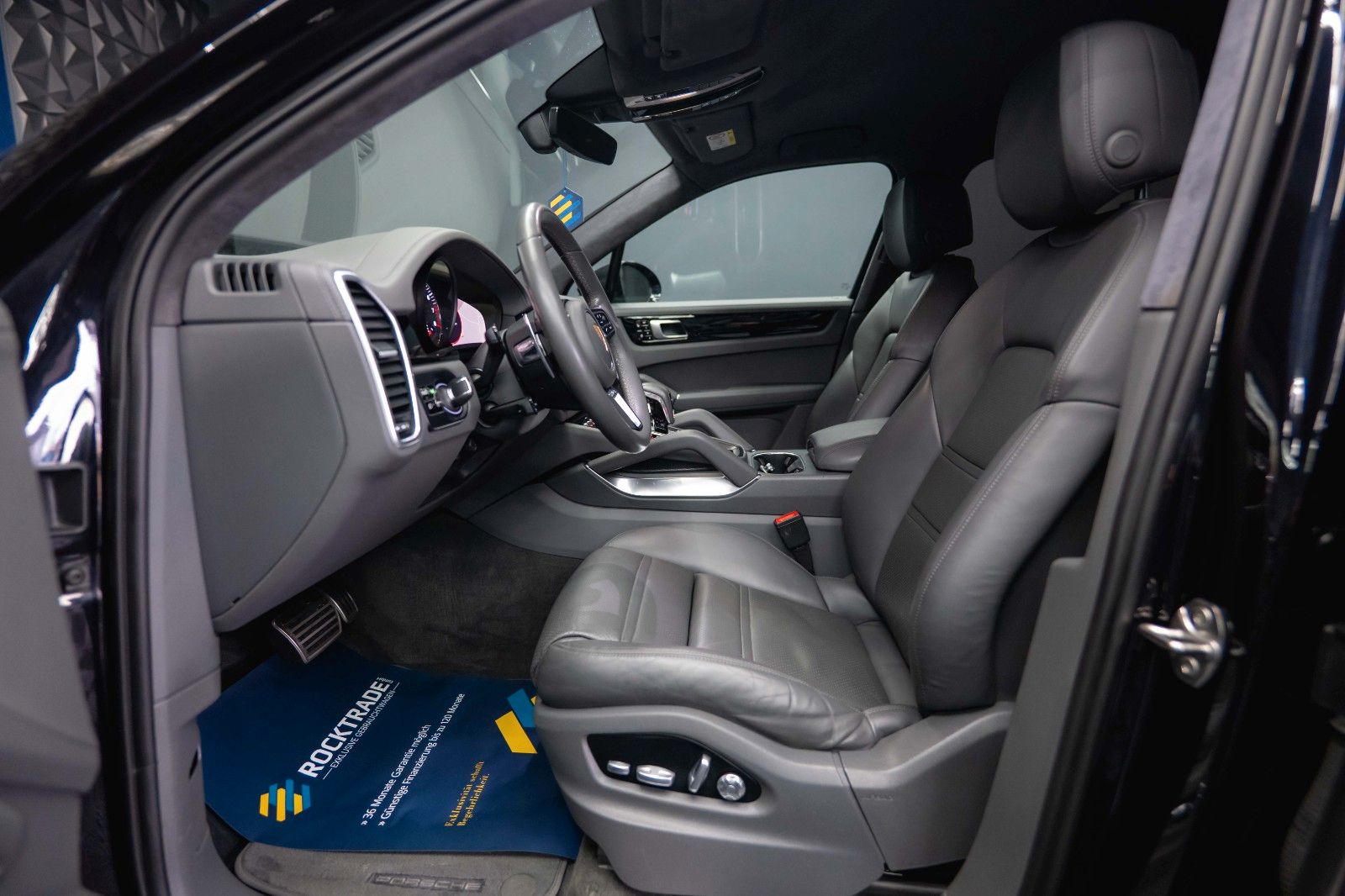 Fahrzeugabbildung Porsche Cayenne Turbo V8 Sport Chrono Black *ACC*LED*