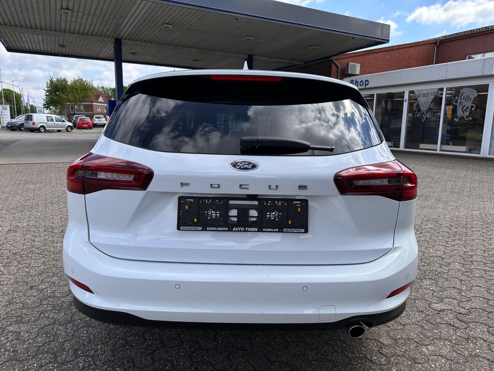 Fahrzeugabbildung Ford Focus Turnier 1.5 TDCi Titanium X Autom Navi/LED