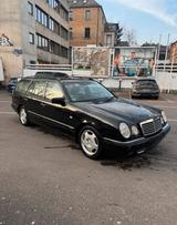 Mercedes-Benz Mercedes benz w210 E420 benzin top zustand - Mercedes-Benz E 420 von privat