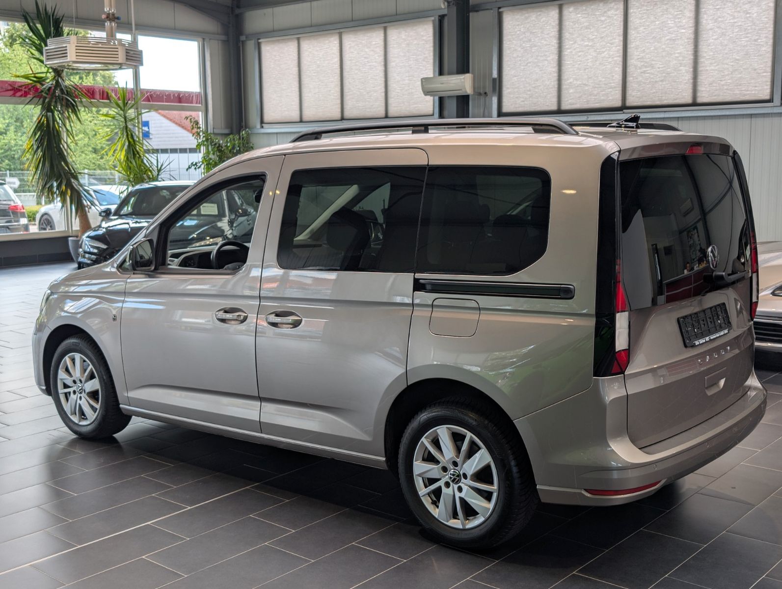 Volkswagen Caddy 1.5 TSI BMT (5-Si.) DSG Life foto 2