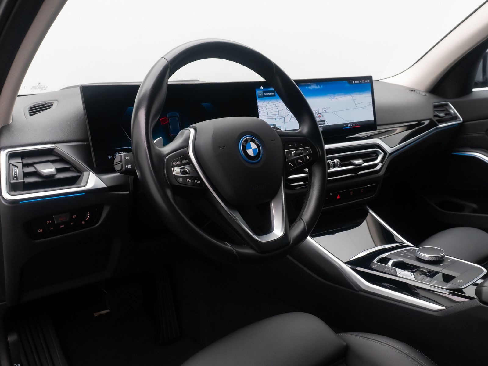 Fahrzeugabbildung BMW 330e Stop&Go Kamera DAB Komfort Leder Sport