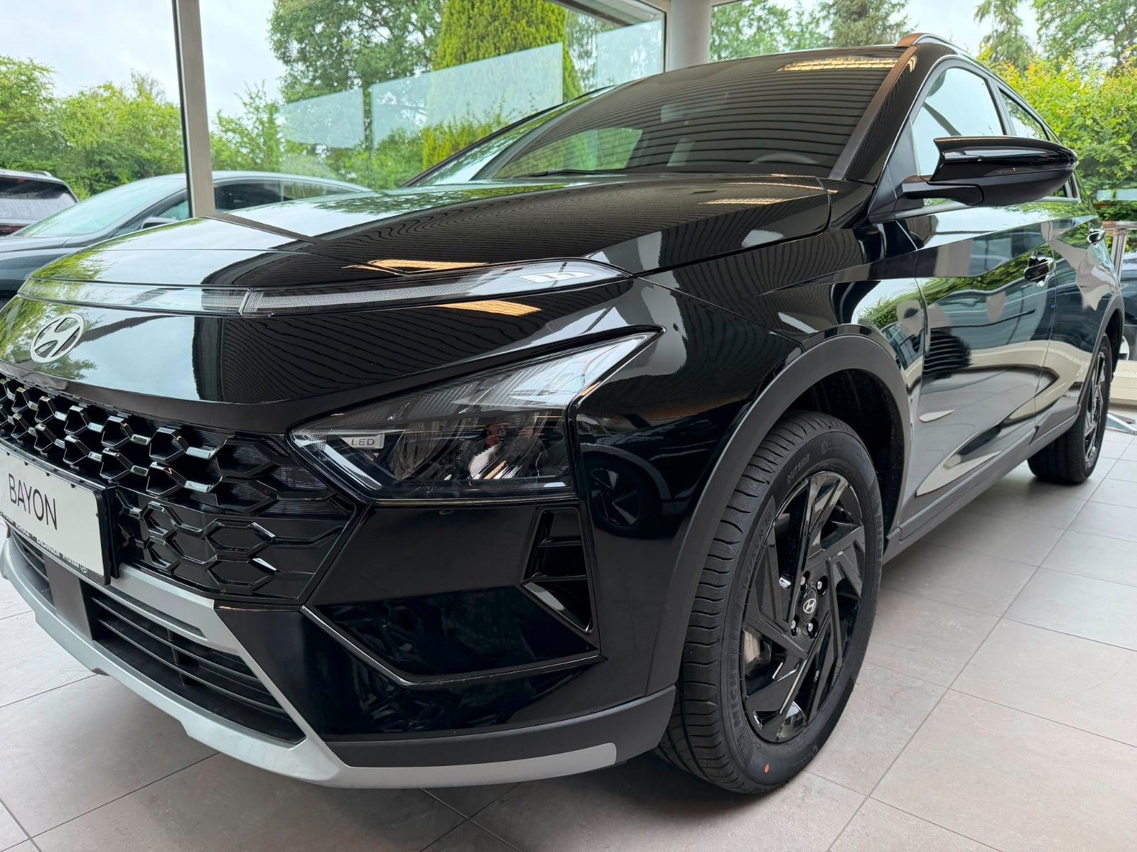 Hyundai BAYON 1,0 T-GDI 7DCT Blackline Navi SHZ imagem 3
