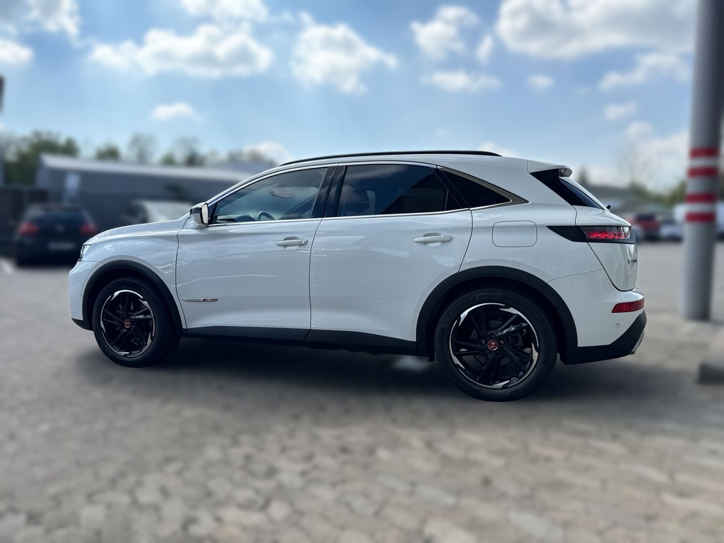 Fahrzeugabbildung DS Automobiles DS7 DS E-Tense 225 kW Performance Line + 4x2 AHK