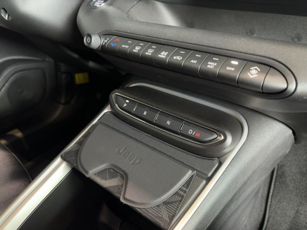 Fahrzeugabbildung Jeep Avenger e-Hybrid Summit NAVI, RFK, ELEKTR. HECKK