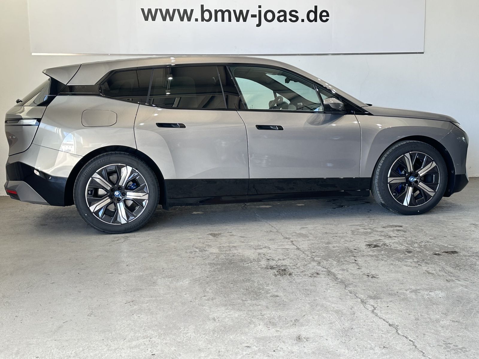 Fahrzeugabbildung BMW iX xDrive40 Komfortzugang, Wärmekomfort Paket