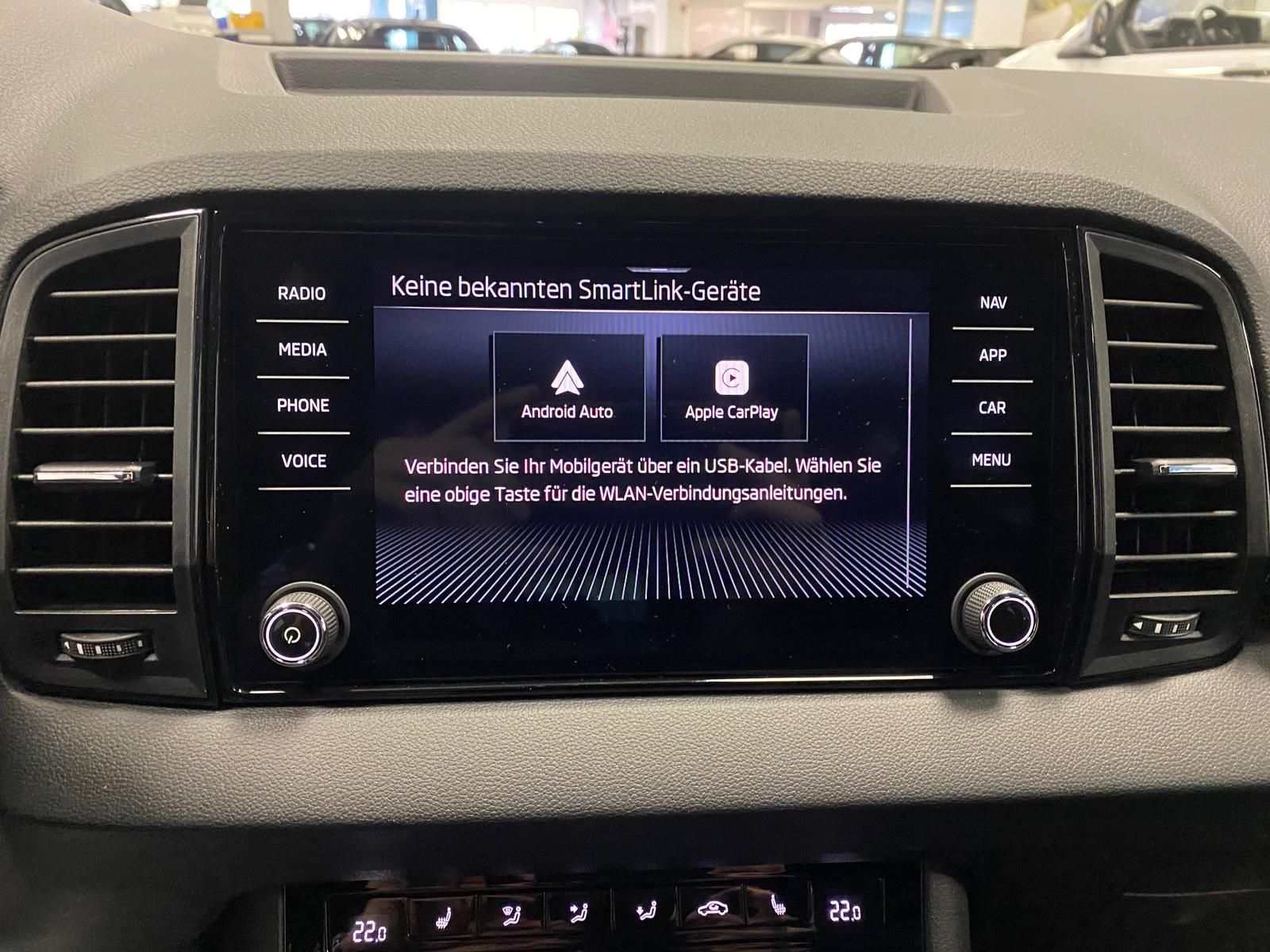 Fahrzeugabbildung SKODA Karoq 1.5 TSI SPORTLINE+MATRIX+ACC+AHK+APP+RFK++