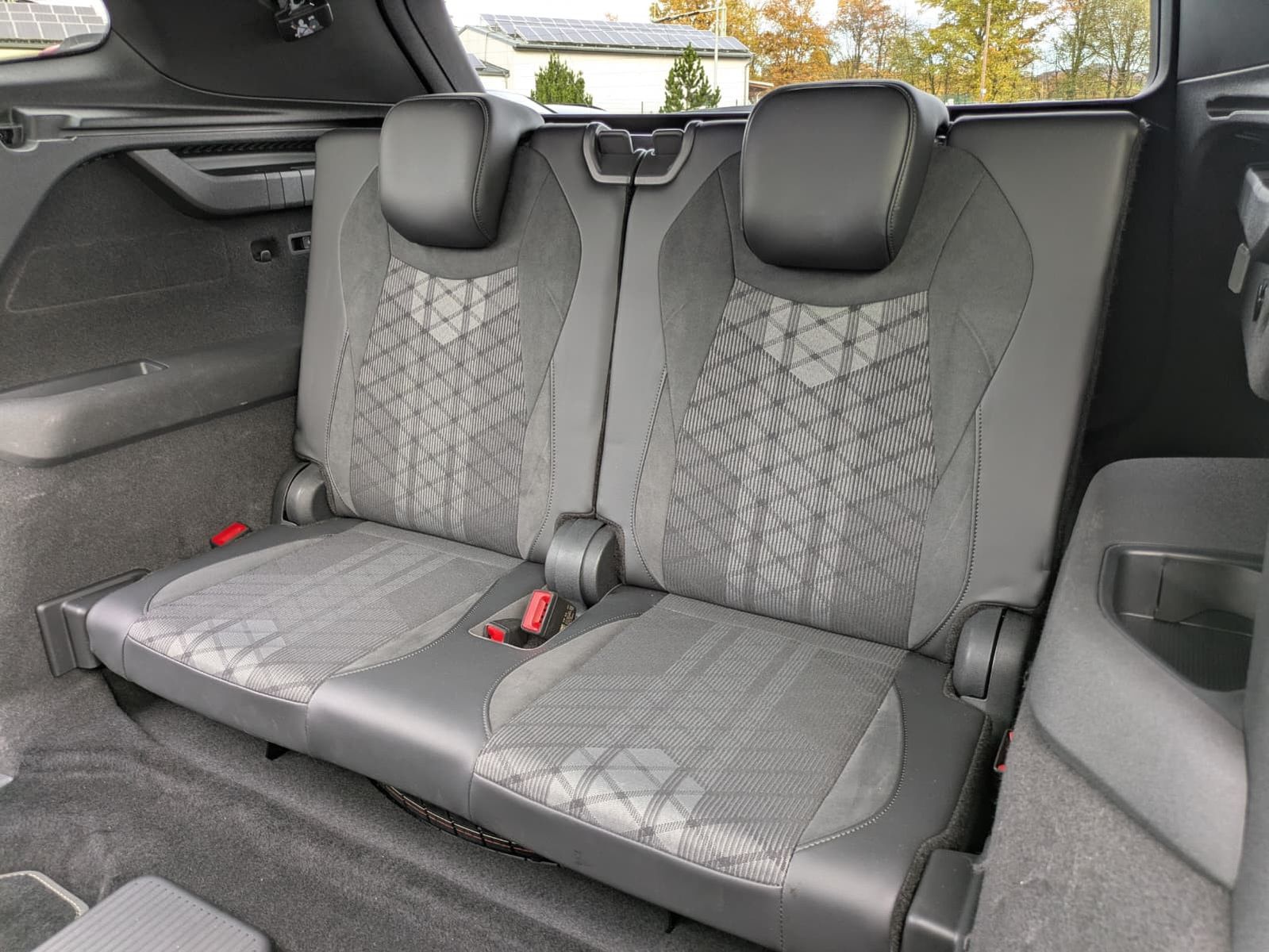 Fahrzeugabbildung Volkswagen Tayron 2.0 TDI 4M R-Line 7Si*MATRIX*AHK*PANO*HUD