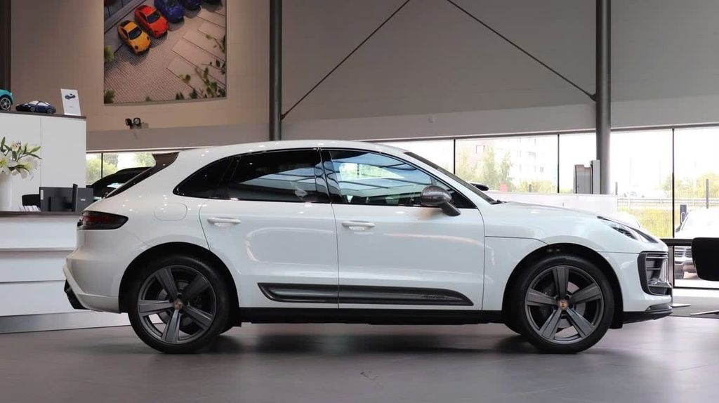 PORSCHE Macan 2023