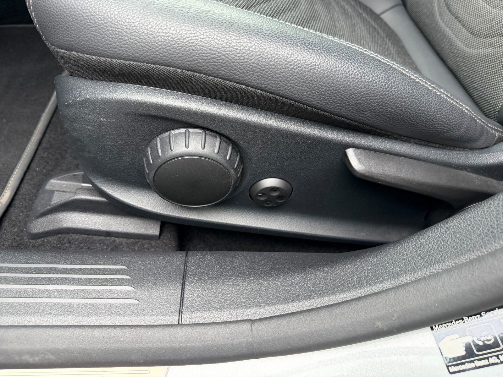 Fahrzeugabbildung Mercedes-Benz A 200 AHK+LED+Carplay+R-Kamera+SHZ+IHC