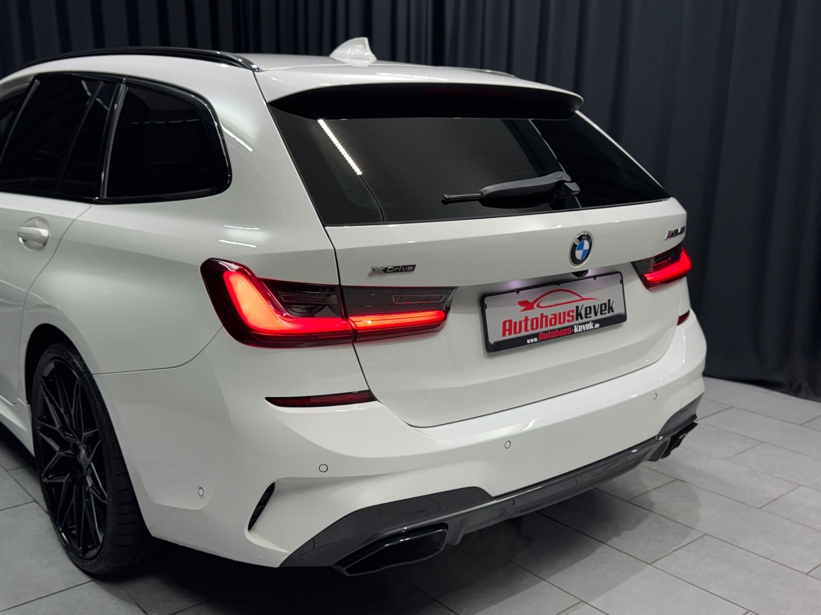 Fahrzeugabbildung BMW M340i xDrive Touring|LASER|NAVI|PANORAMA|ACC|AHK