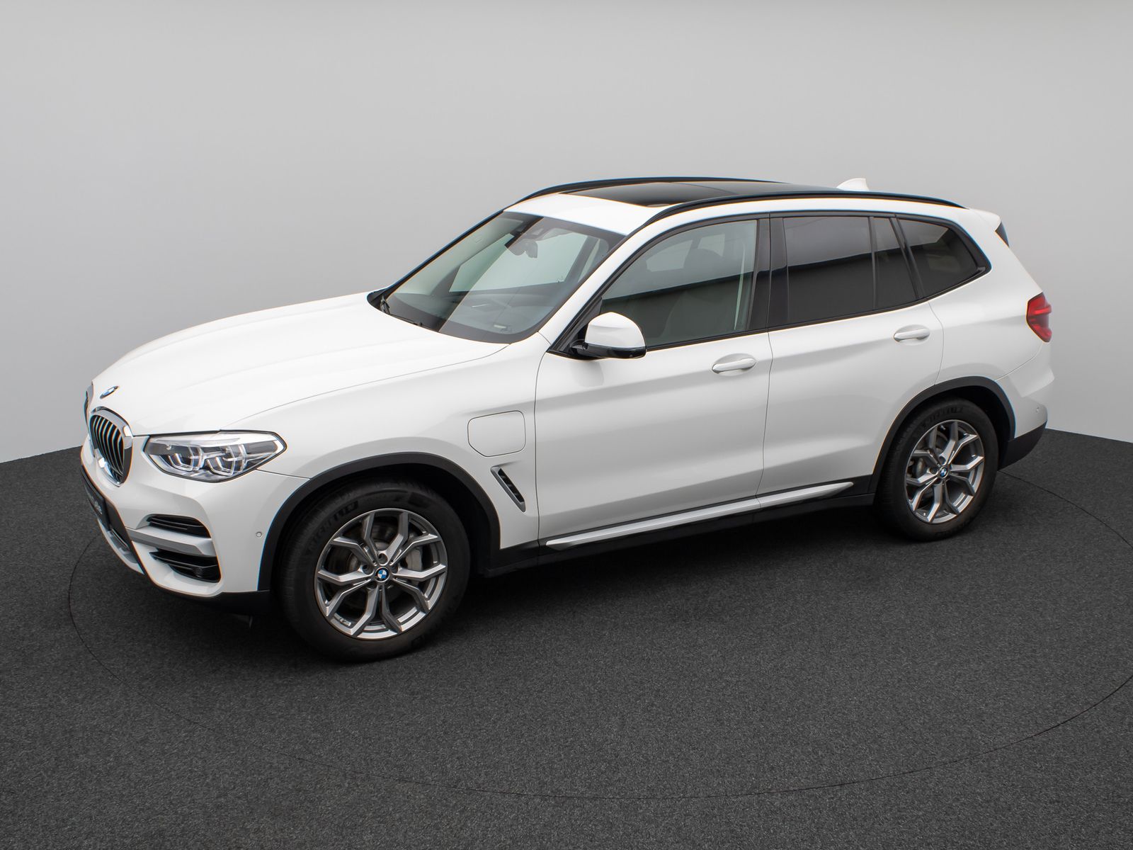 Fahrzeugabbildung BMW X3 xD30e xLine Panorama 360°HUD DAB HiFi Komfort