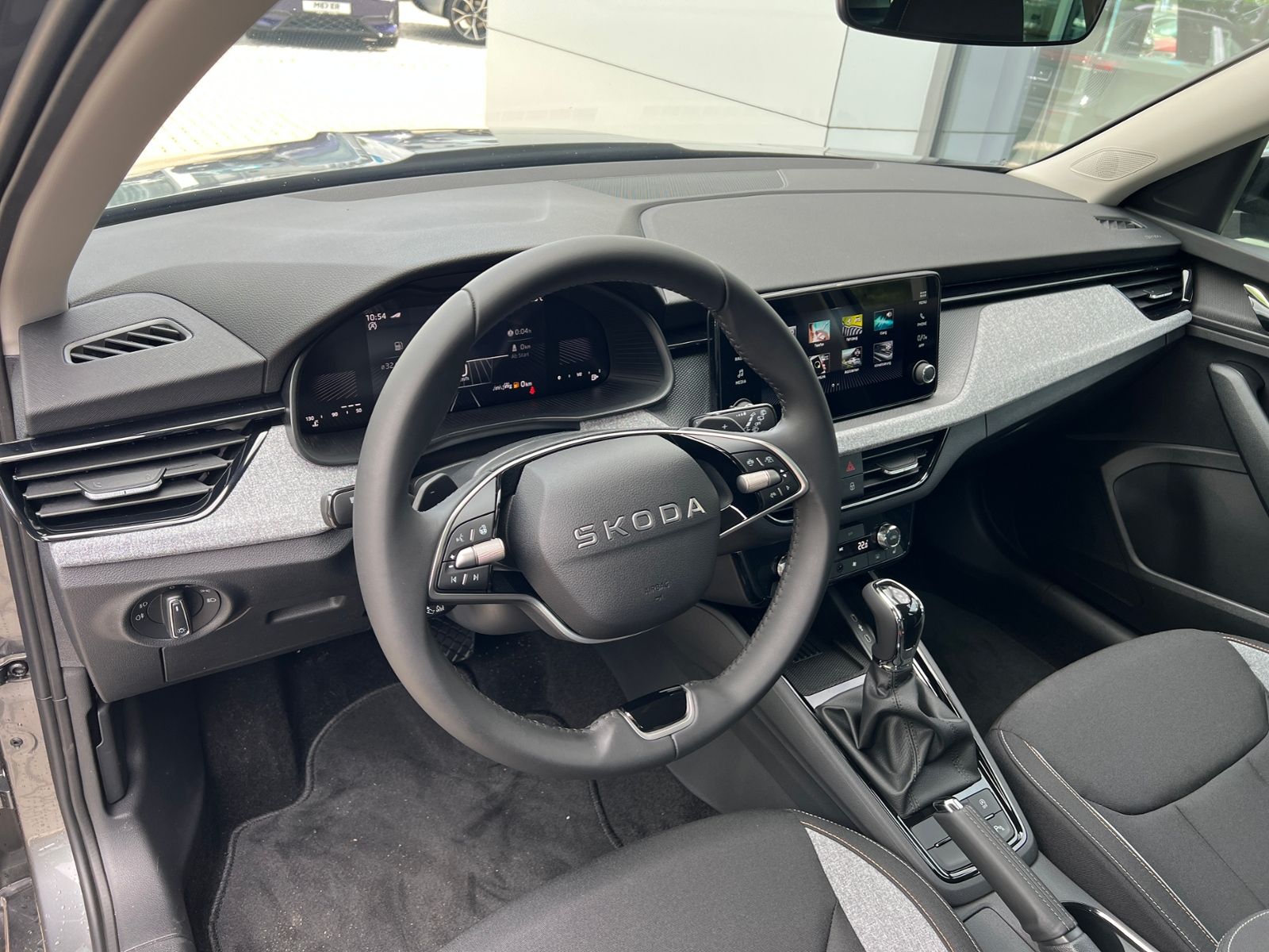 Fahrzeugabbildung SKODA Kamiq Balance 1.0 TSI DSG *Black Style,AHK,Matri