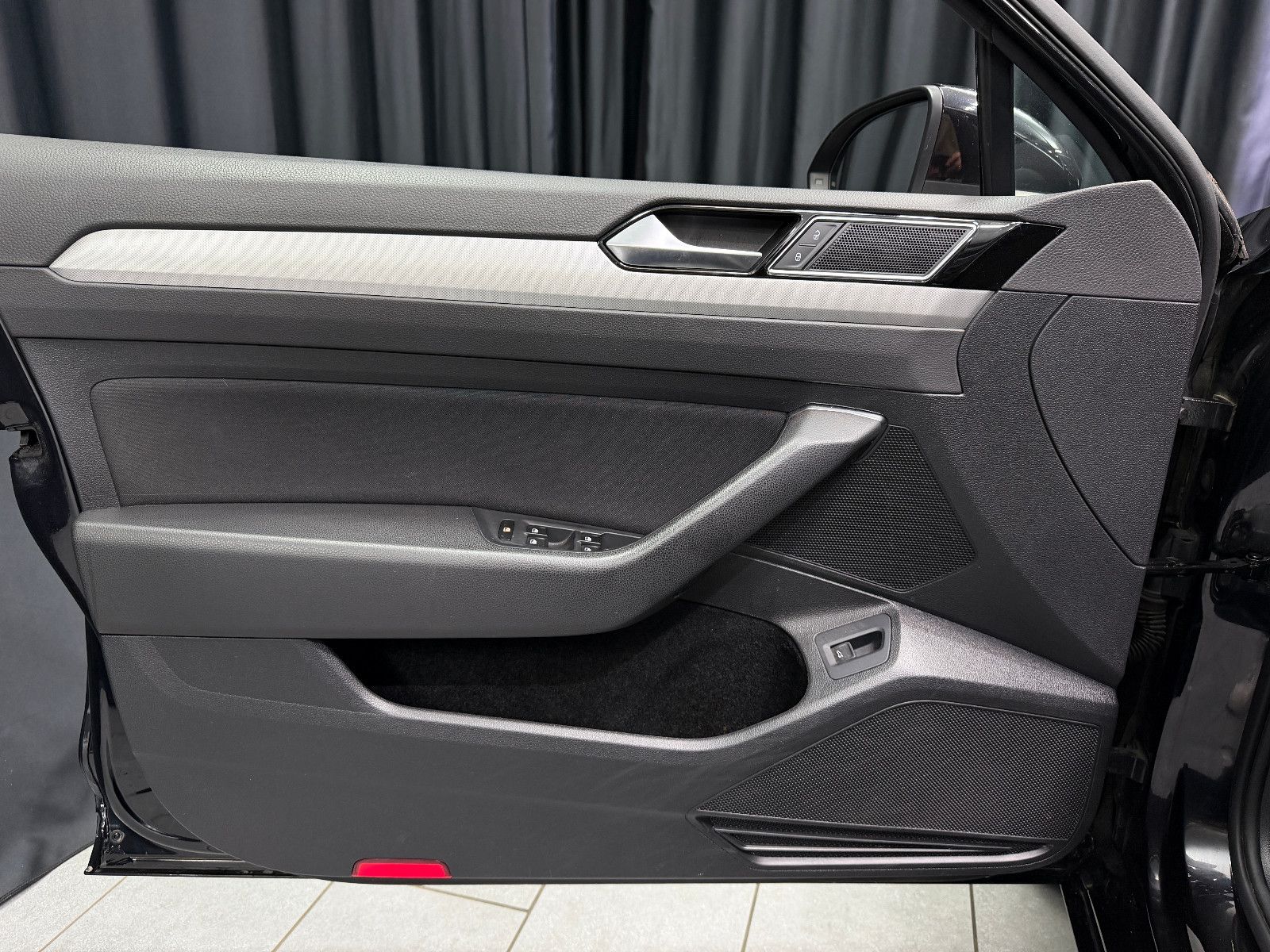 Fahrzeugabbildung Volkswagen Passat Variant Comfortline|NAVI|PDC|2-HD