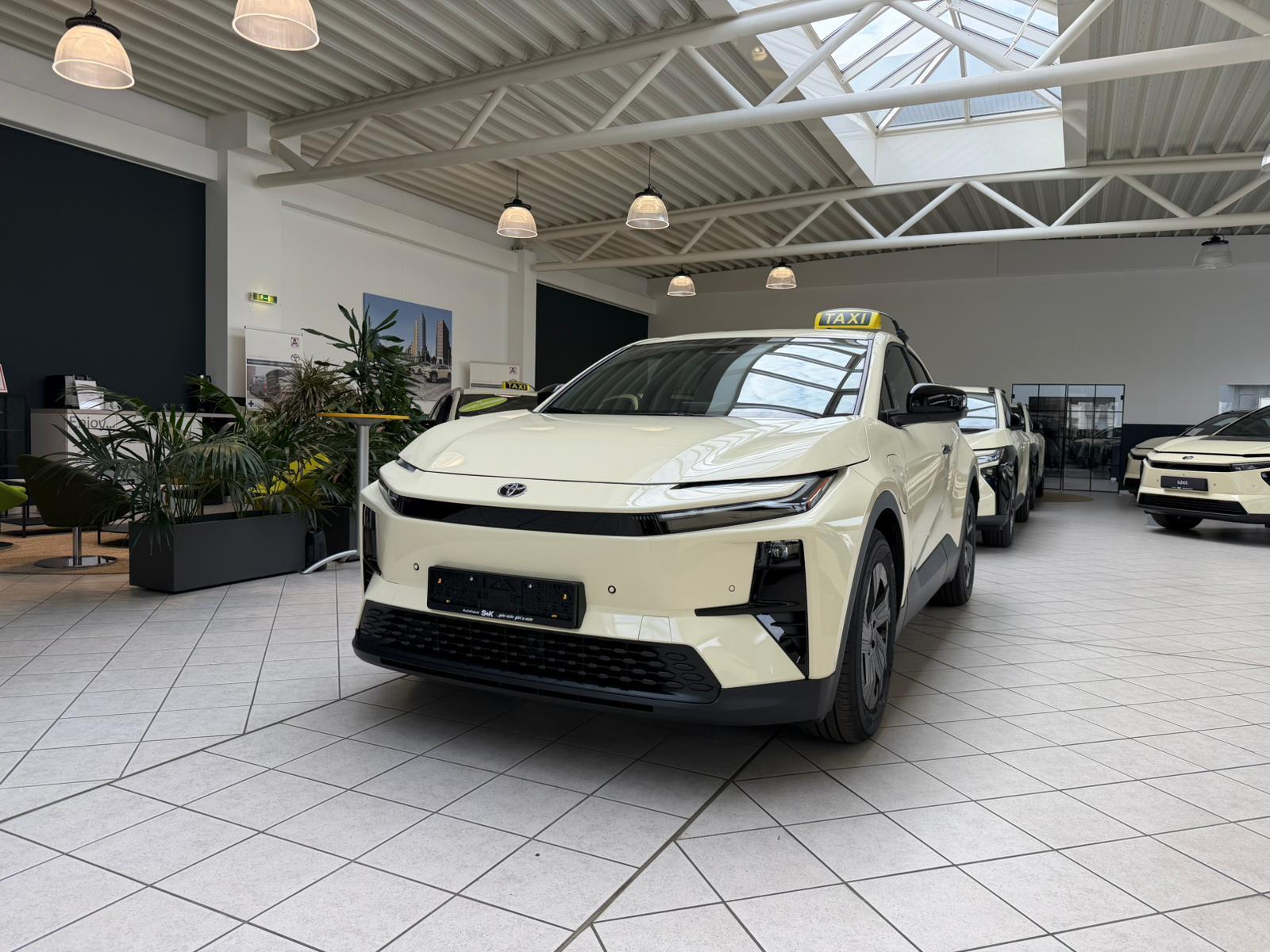 Toyota C-HR + BEV 4x2 Teamplayer Taxi