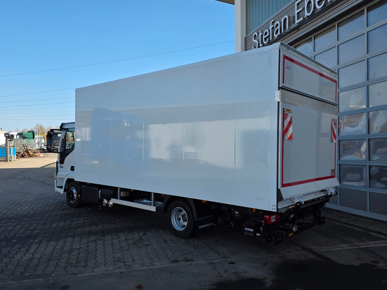 Fahrzeugabbildung Iveco Eurocargo 80E21 Koffer LBW