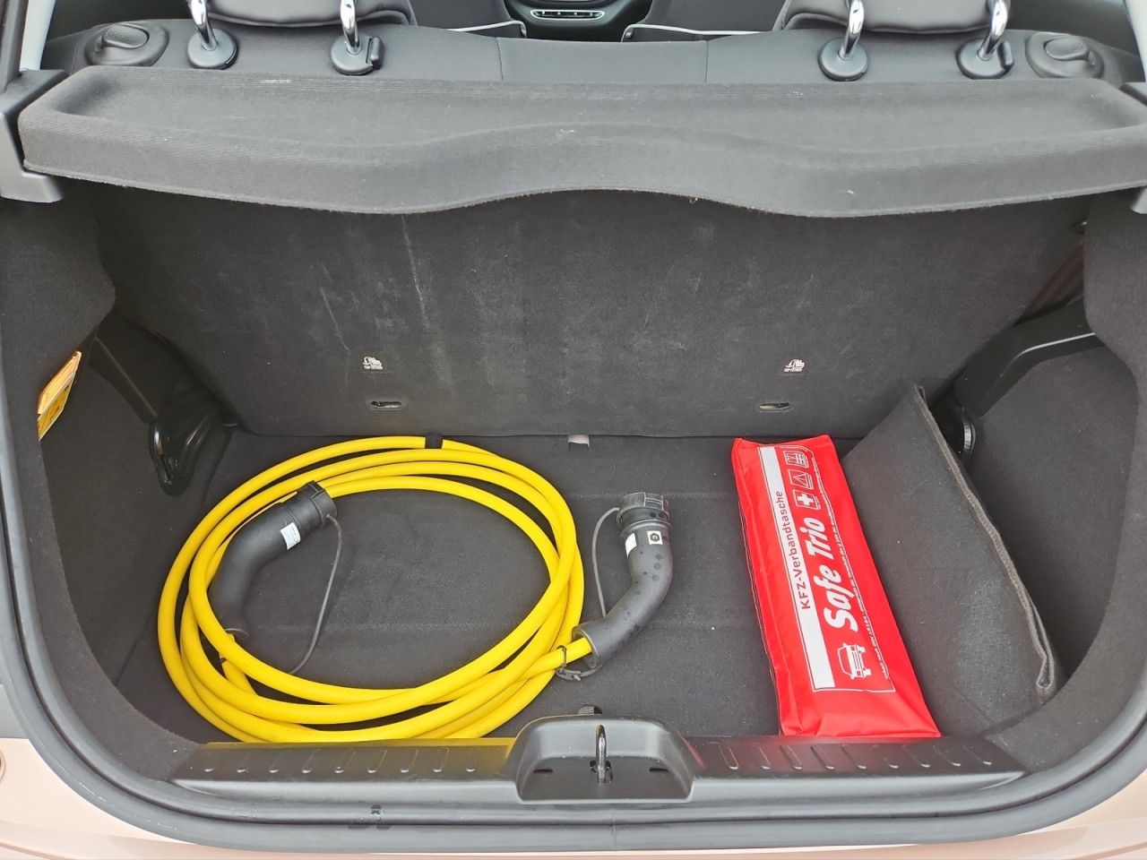 Fahrzeugabbildung Fiat 500e 42kWh Akku - Navi - Bluetooth