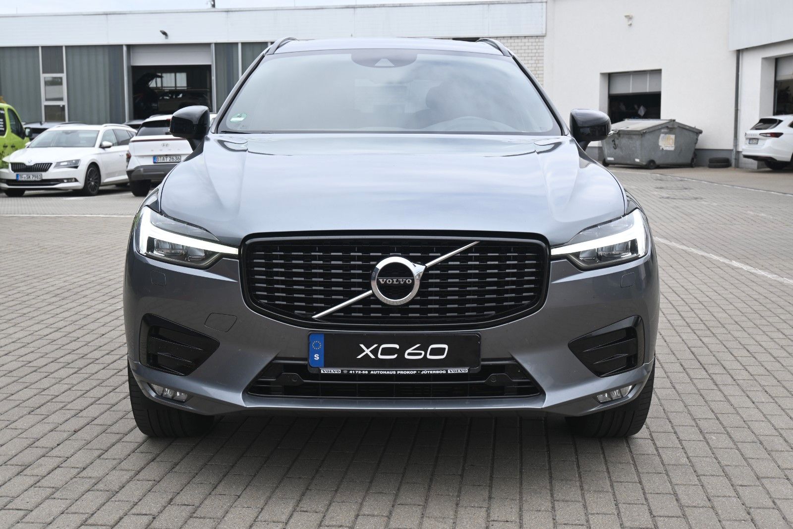 Fahrzeugabbildung Volvo XC60 B4 D AWD R Design*STDHZG*PANO*RFK*ACC