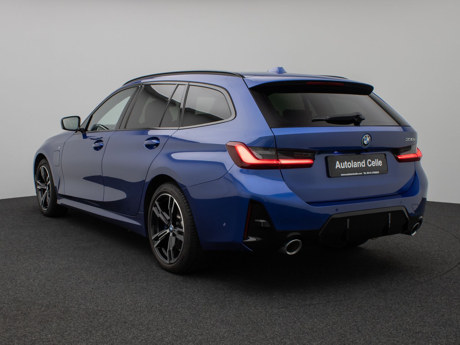 Fahrzeugabbildung BMW 330e M Sport Panorama 360°HUD HiFi AHK Komfort