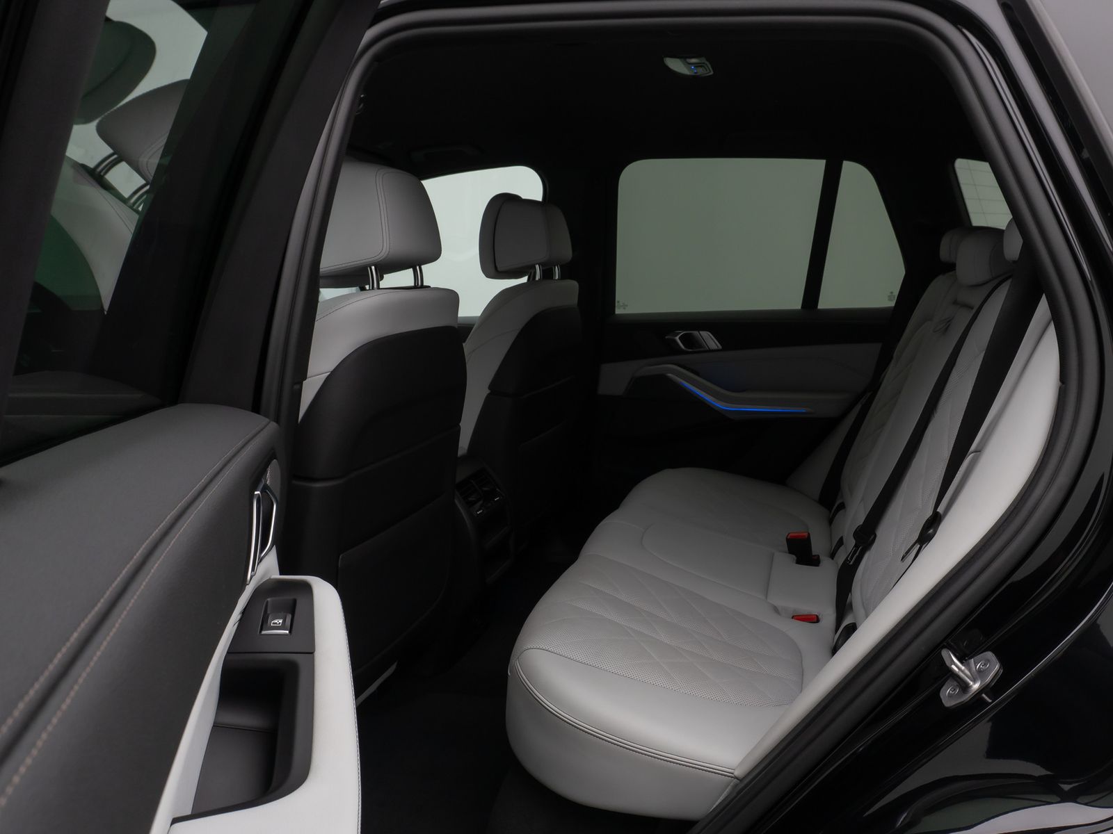 Fahrzeugabbildung BMW X5 xD30d M Sport 360°HUD DAB H/K ACC Komfort 21"