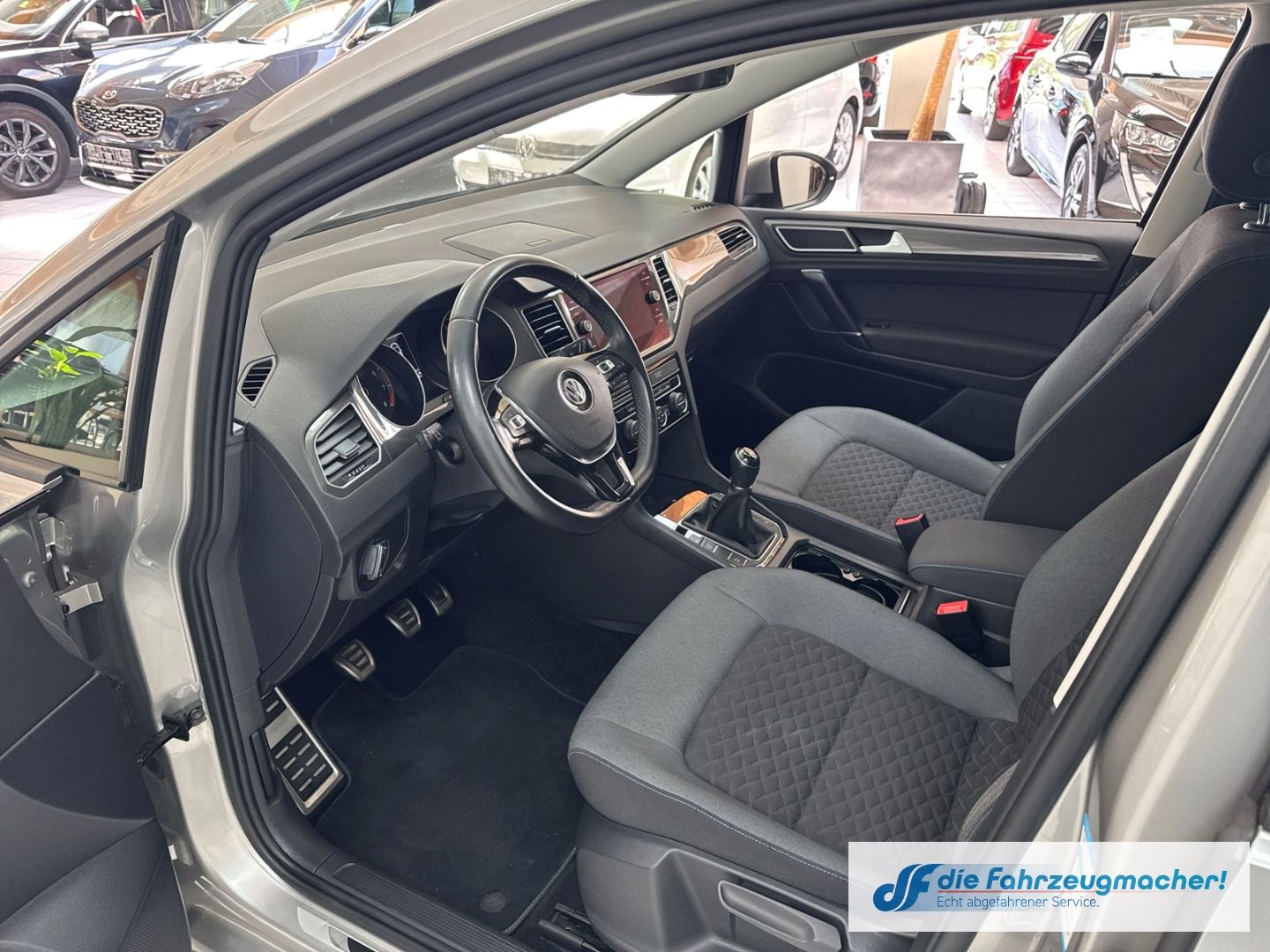 Fahrzeugabbildung Volkswagen Golf Sportsvan VII Join StandHZG Navi Dyn. Kurve